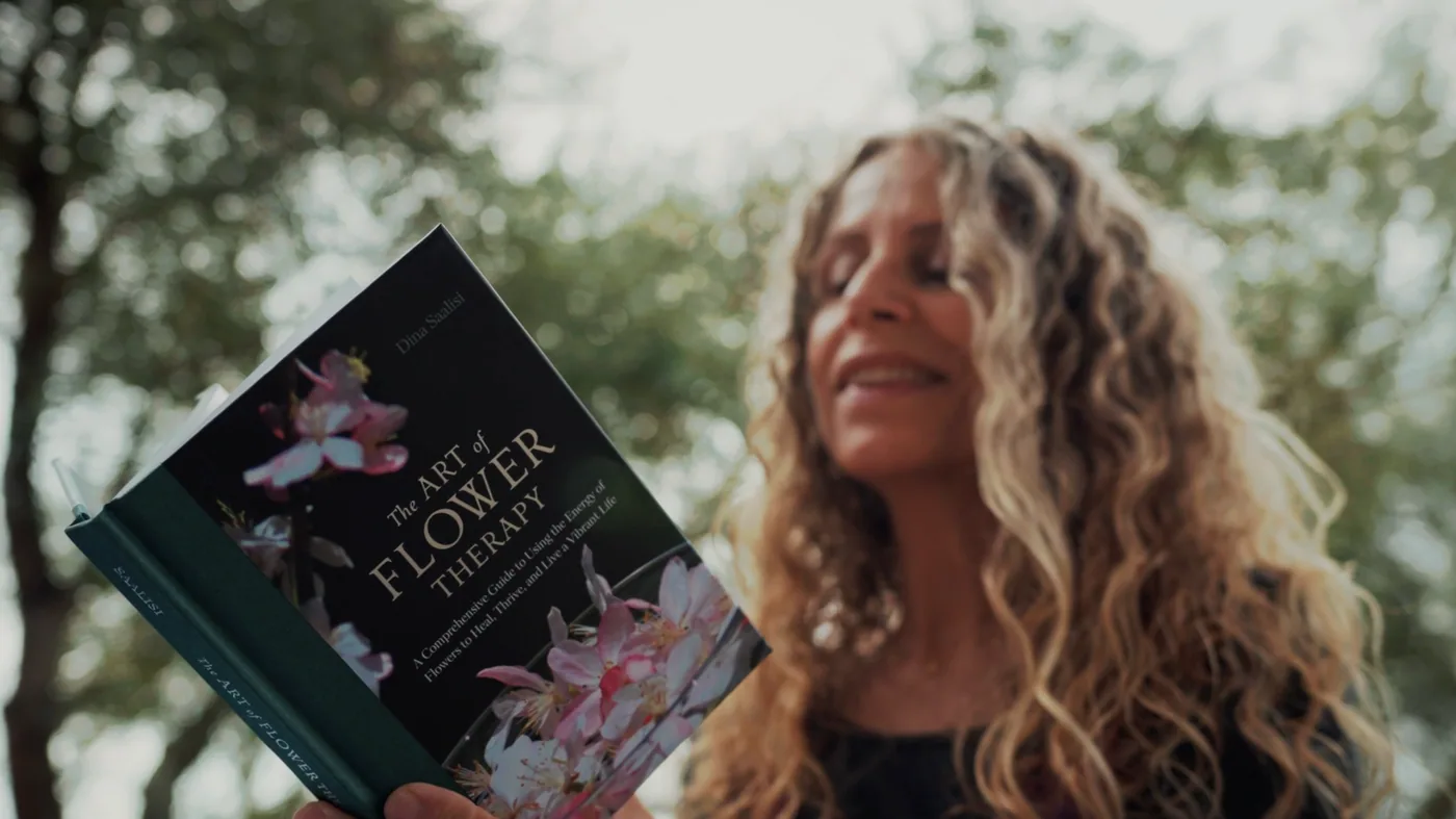 Dina Saalisi — The Art of Flower Therapy book