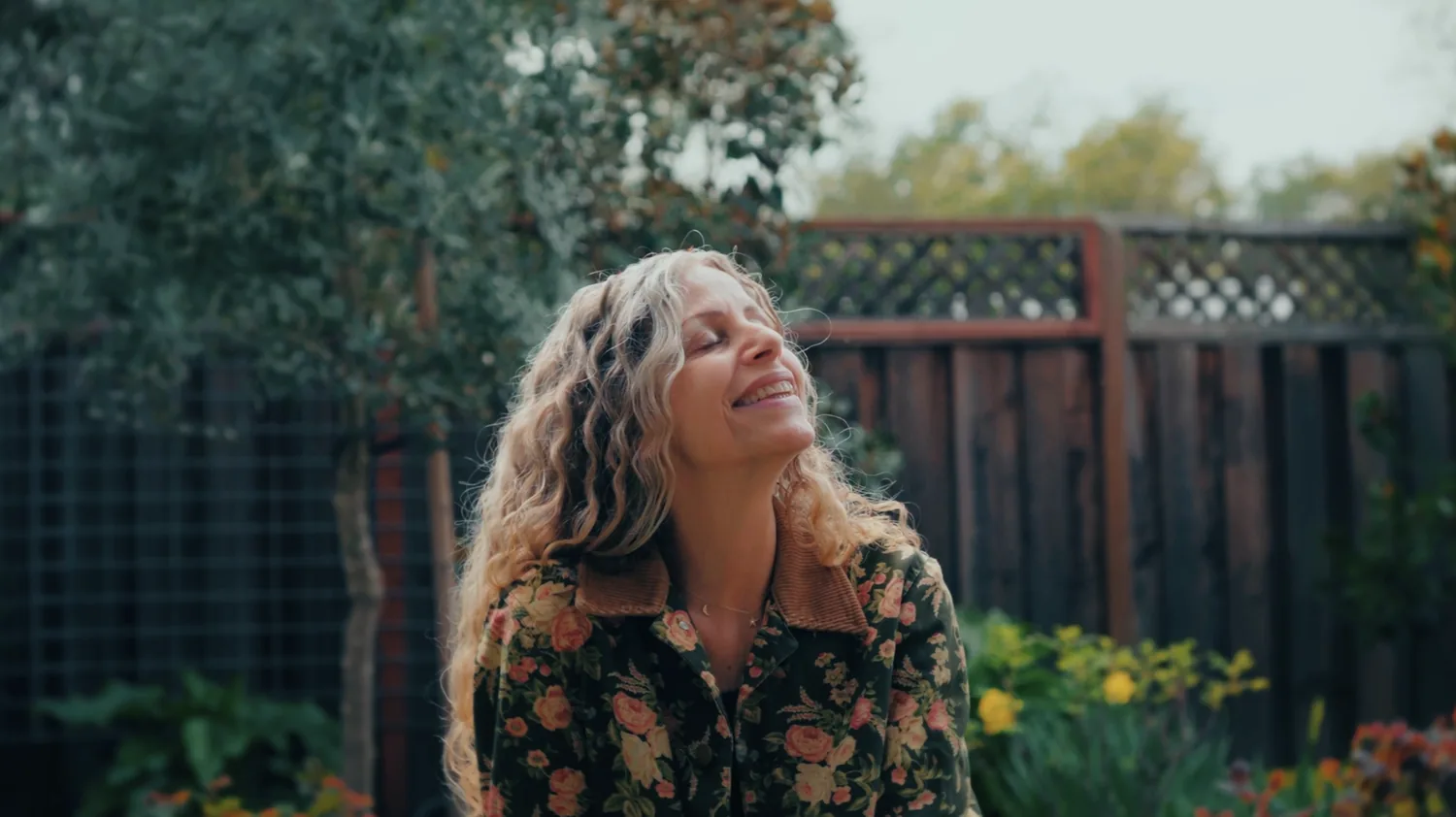 Dina Saalisi — a breath in the garden